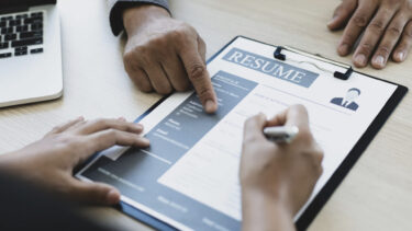 Entretien entre deux personnes