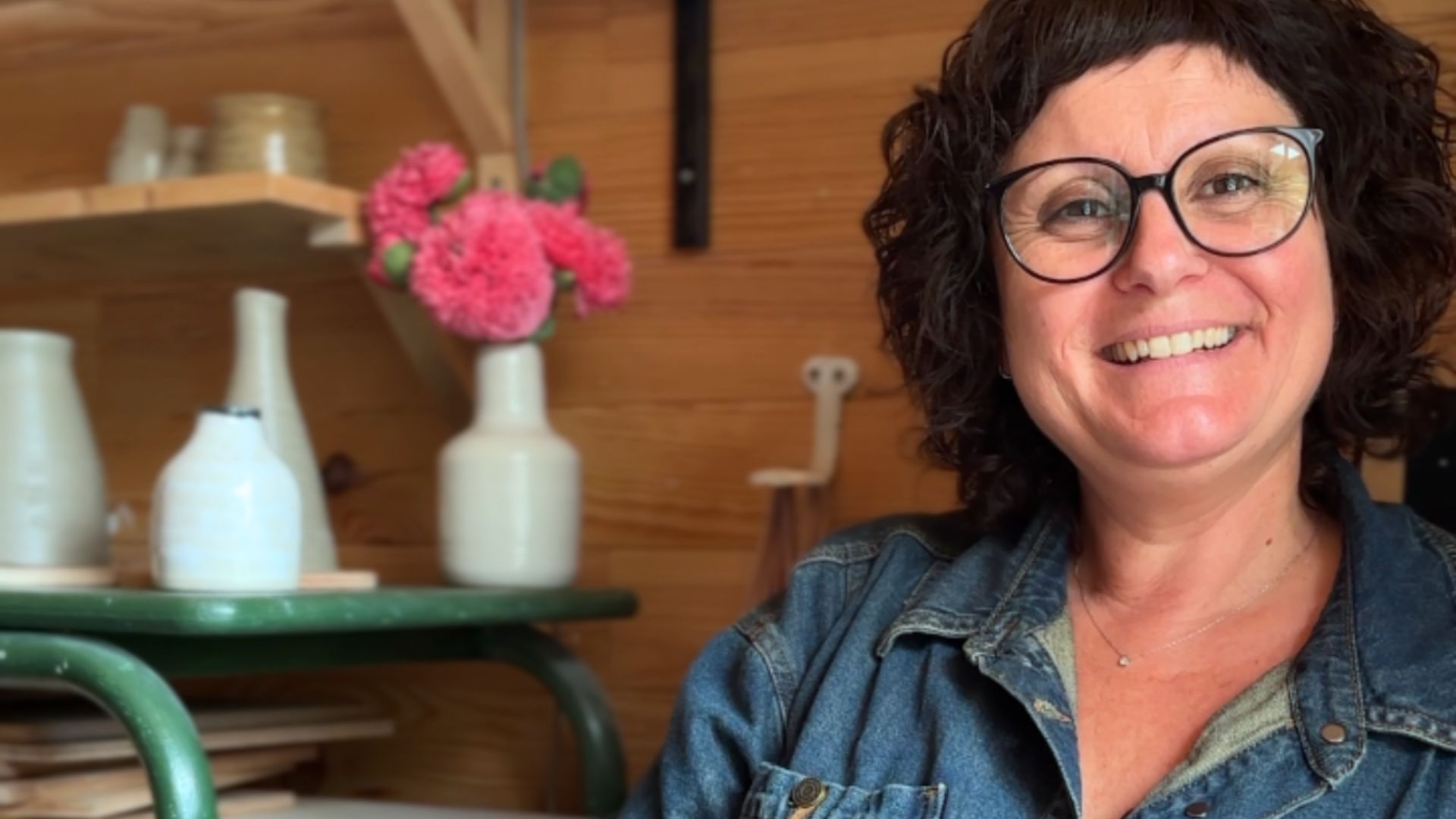 Nadège, céramiste au Teich se fait une place sur les grandes tables du Bassin d'Arcachon