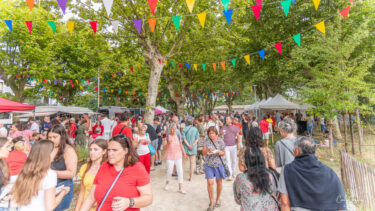 L'autre marché d'Audenge - la foule devant les food-trucks