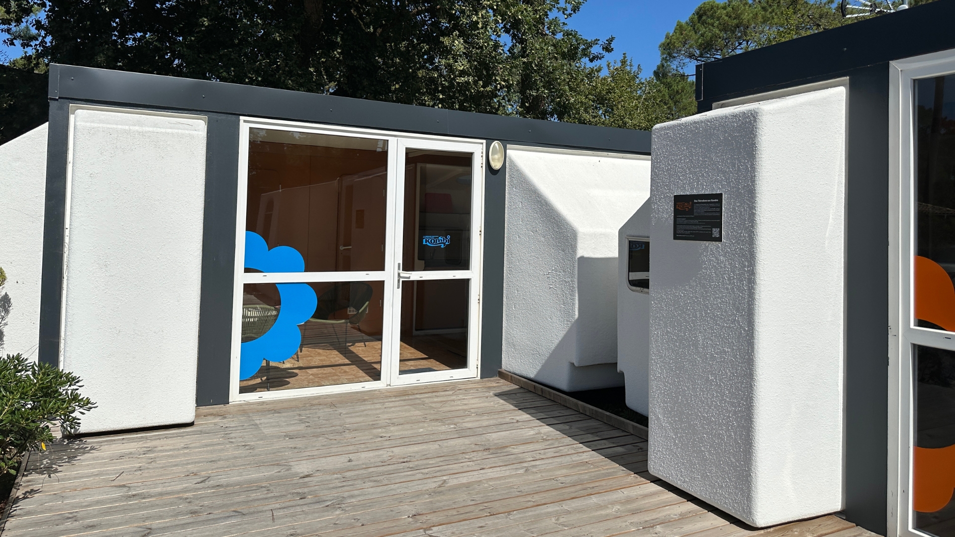 hébergements type tétrodons de l'extérieur dans une forêt