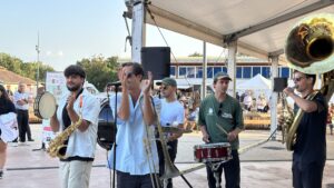 Festival Be(e) Holiday à Mios, Oyster’s Dissident Brass Band.