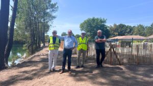 Biganos - Travaux rue Georges Clémenceau - Lac vert - Bruno Lafon, Mairie de Biganos, et Georges Bonnet, Adjoint à l'Aménagement et au cadre de vie.