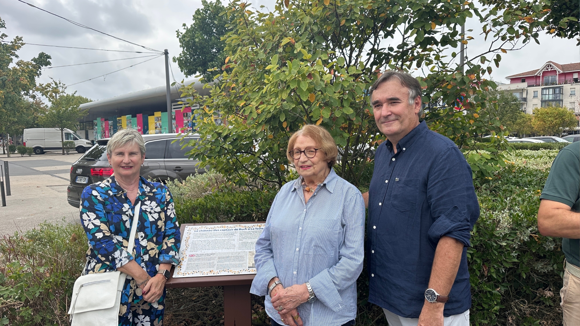 Photo prise à l'inauguration du jalon du Chateau desx captaux de la Teste, par le SHAAPB
