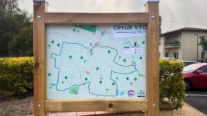 Le panneau du Circuit Vélo tout chemin de 16km de la ville du Teich