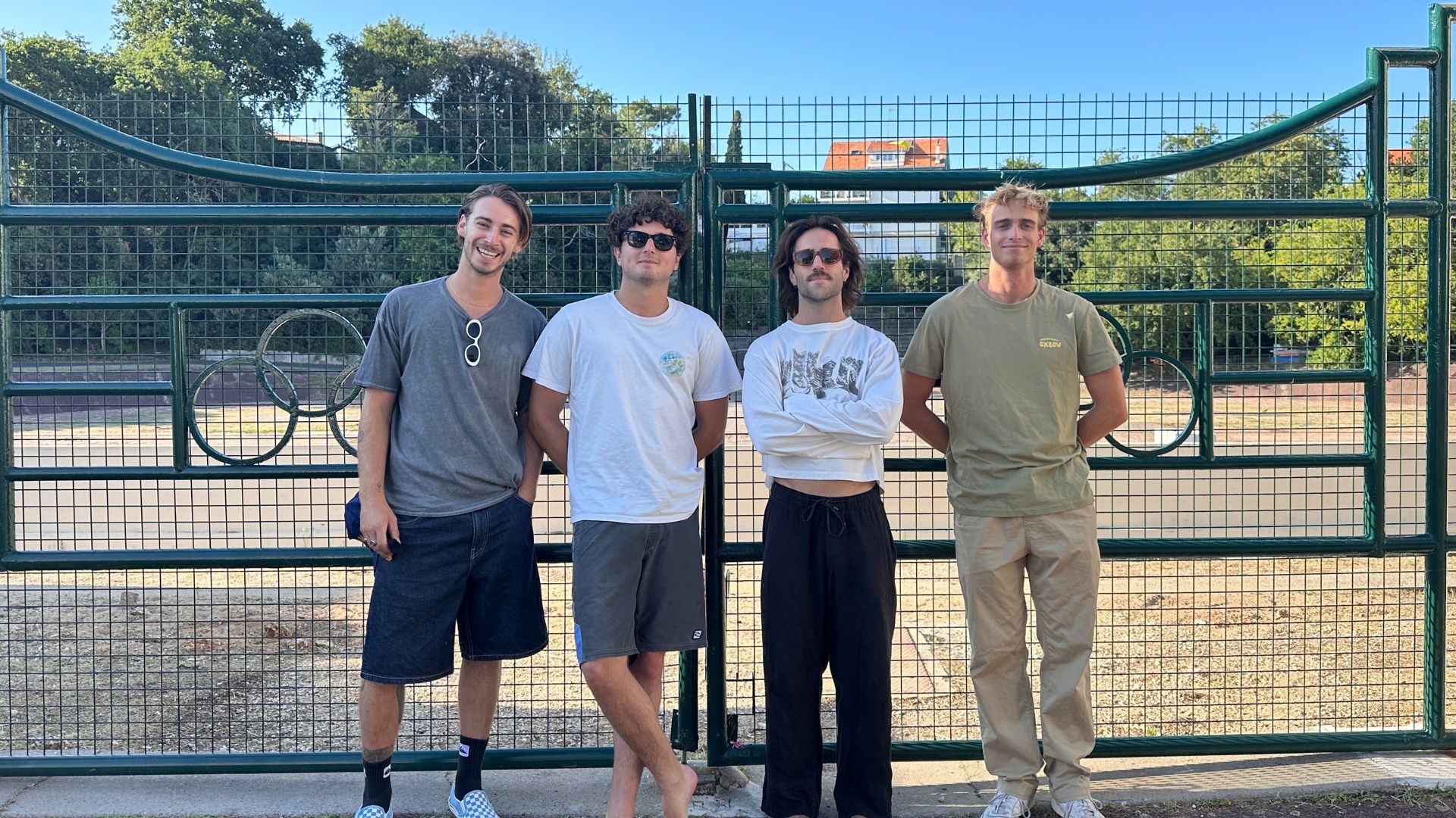 4THESUN - Sacha, Erwan, louis et Jonah devant le vélodrome d'Arcachon