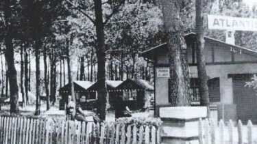 Le site de la Pignada Atlantis, rue du 14-Juillet à Arès dans les années 1950