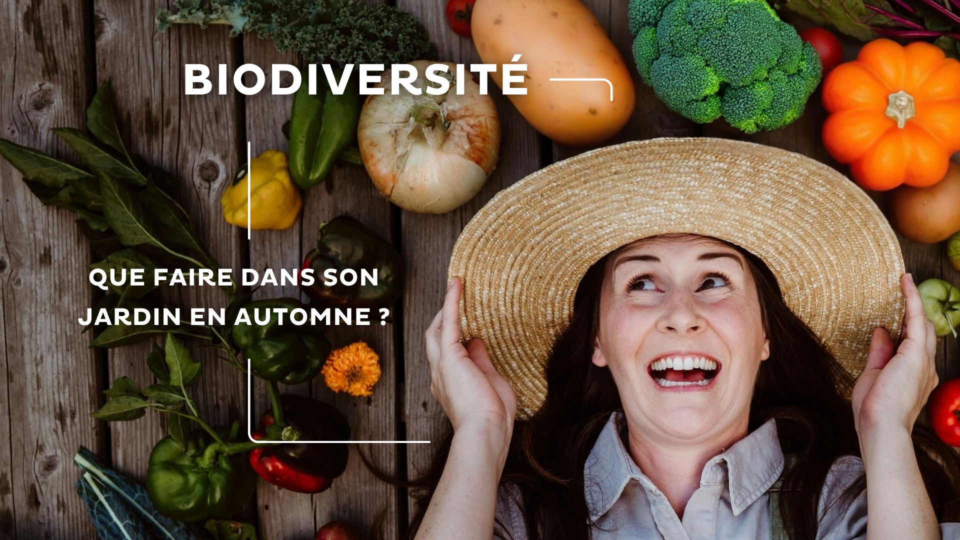 Une femme avec un chapeau entourée de légumes