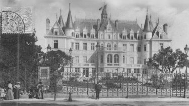 image en noir et blanc du chateau deganne d'Arcachon