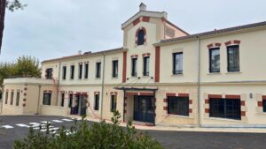 extérieur d'un batiment en construction qui accueillera la maison des spécialistes d'arcachon