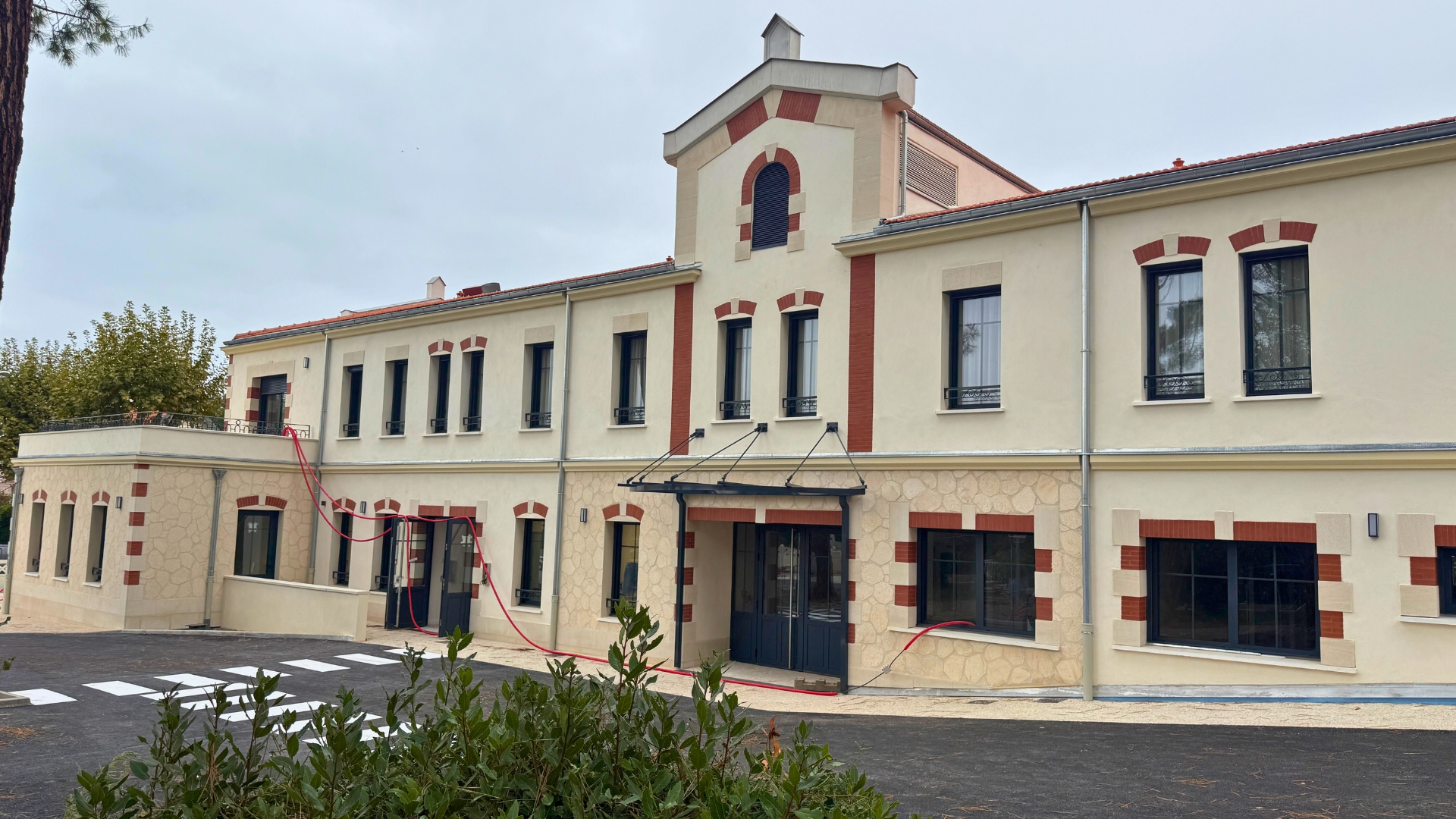 extérieur d'un batiment en construction qui accueillera la maison des spécialistes d'arcachon