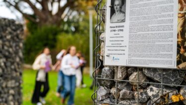 panneau hommage à Olympe de gouge dans un parc