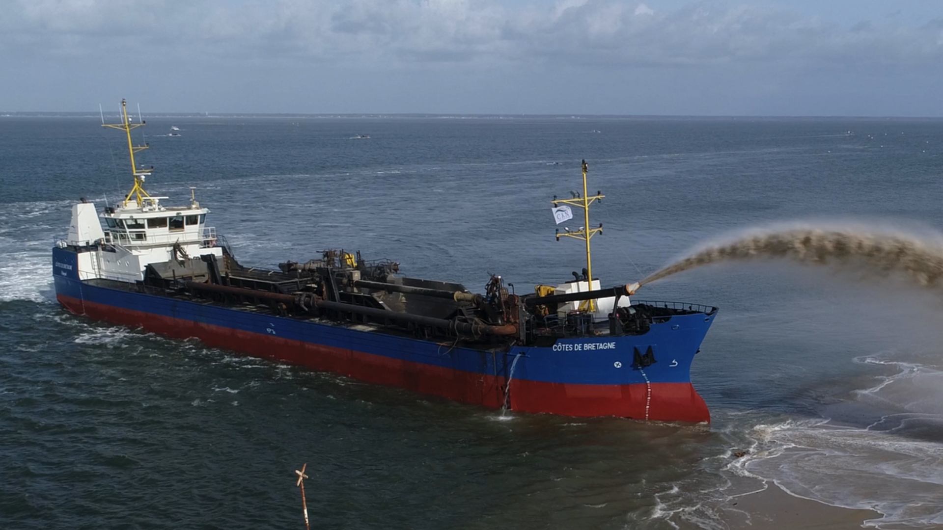 image d'illustration drague "côtes de bretagne" réensablement plage