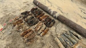 Des obus de 1917 déposés en ligne sur la plage