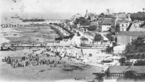 Carte ancienne aerienne du front de mer d'Arcachon : plage et immeuble