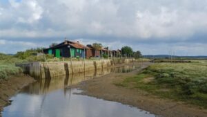 cabanes à l'île aux oiseaux à marée basse