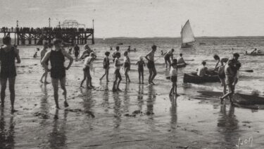 plage thiers d'arcachon avec des baigneurs