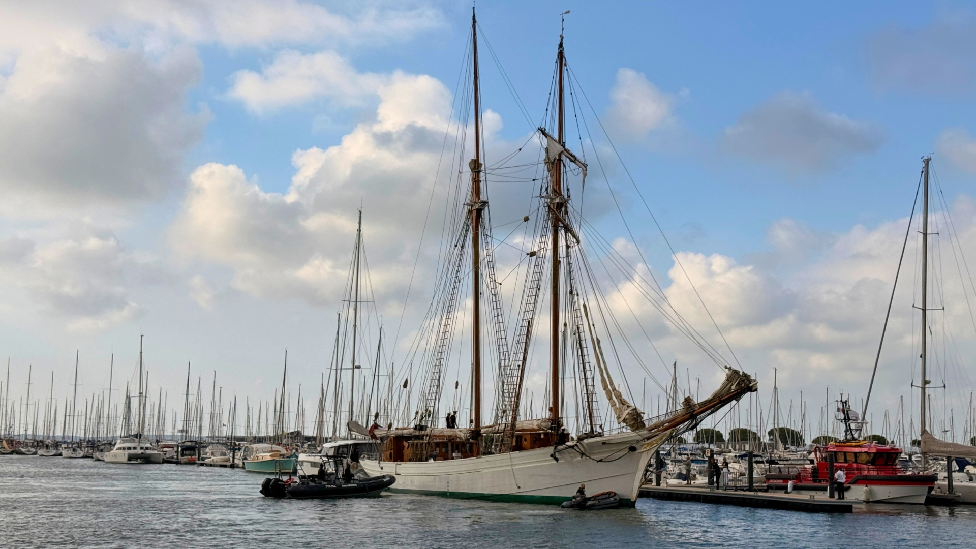 étoile, bateau école de la Marine Nationale dans le port d'arcachon