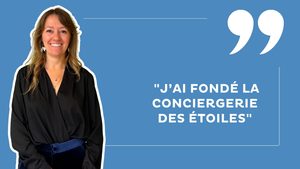 jeune femme souriante habillée en sombre, cheveux détachés sur un fond bleu avec la mention "j'ai fondé la conciergerie des étoiles"